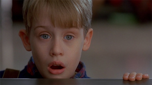 Macaulay Culkin dễ thương trong Ở nhà một mình.