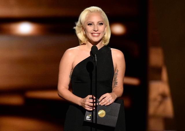 Lady Gaga va trai ngot hai muon trong nam 2015 hinh anh