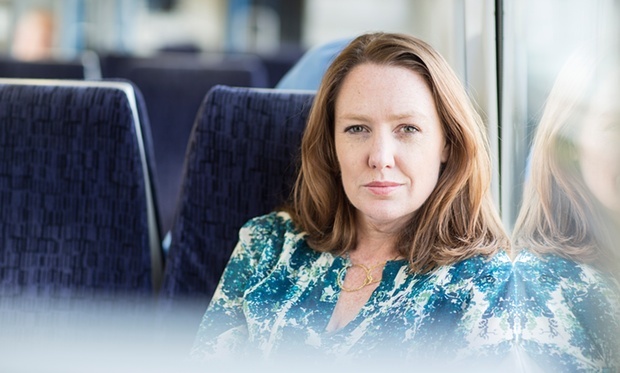 Buoc dot pha cua Paula Hawkins voi 'Co gai tren tau' hinh anh