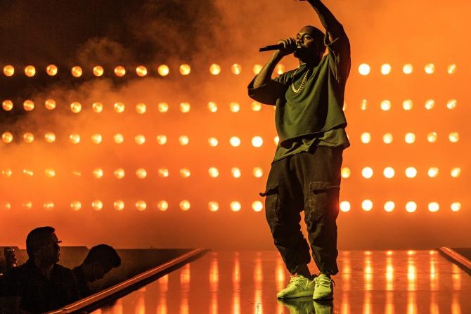 Kanye West tung ca khuc mo duong cho album 'SWISH' hinh anh