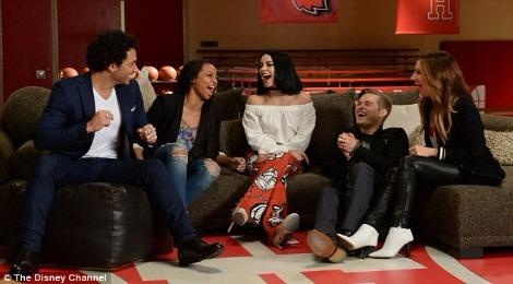 Zac Efron vang mat o le ky niem 10 nam 'High School Musical' hinh anh