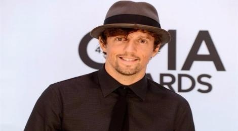 Jason Mraz gap tai nan giao thong lien hoan hinh anh