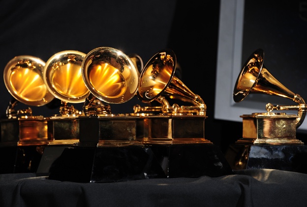 Bi mat dang sau chiec may quay dia Grammy danh gia hinh anh