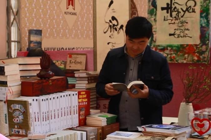 Nguoi dan thu do hao huc tham gia Pho sach xuan Binh Than hinh anh