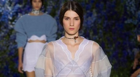 Chat lieu xuyen thau tro lai xu huong xuan he 2016 hinh anh