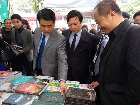 Khai mac Pho sach xuan Binh Than 2016 hinh anh