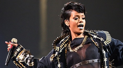 Rihanna huy trinh dien tai Grammy 2016 hinh anh