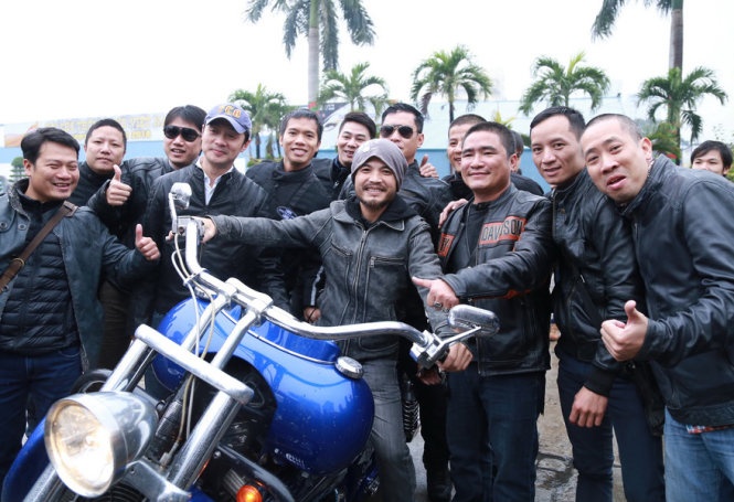 MC Anh Tuan keu goi biker Ha Noi tien dua Tran Lap hinh anh