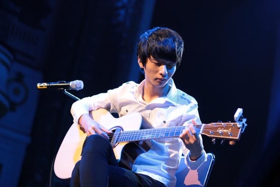 Sungha Jung tai ngo khan gia Viet Nam hinh anh