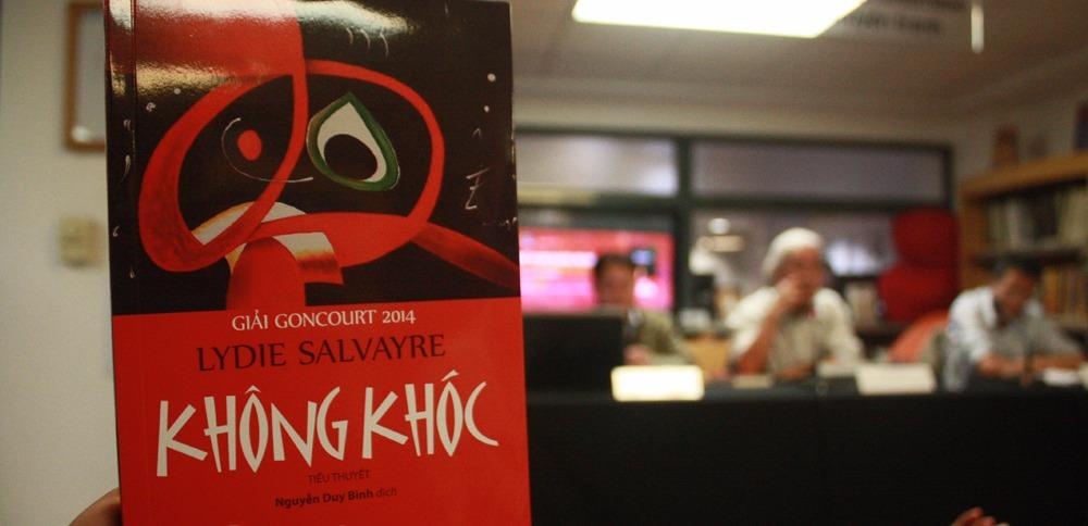 Noi chien Tay Ban Nha trong tieu thuyet ‘Khong khoc’ hinh anh