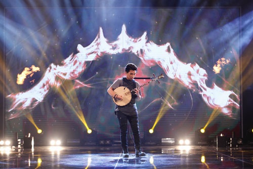 Nhung nguoi tre me nhac cu dan toc hinh anh