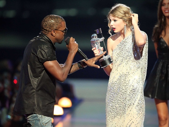 Kanye West: 'Su co voi Taylor Swift pha nat cuoc doi toi' hinh anh