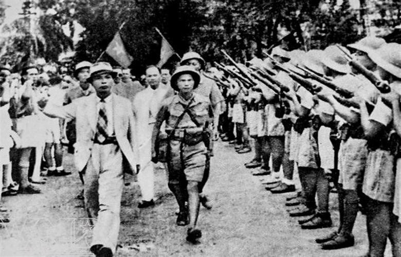 sach Lich su quan su Viet Nam anh 2