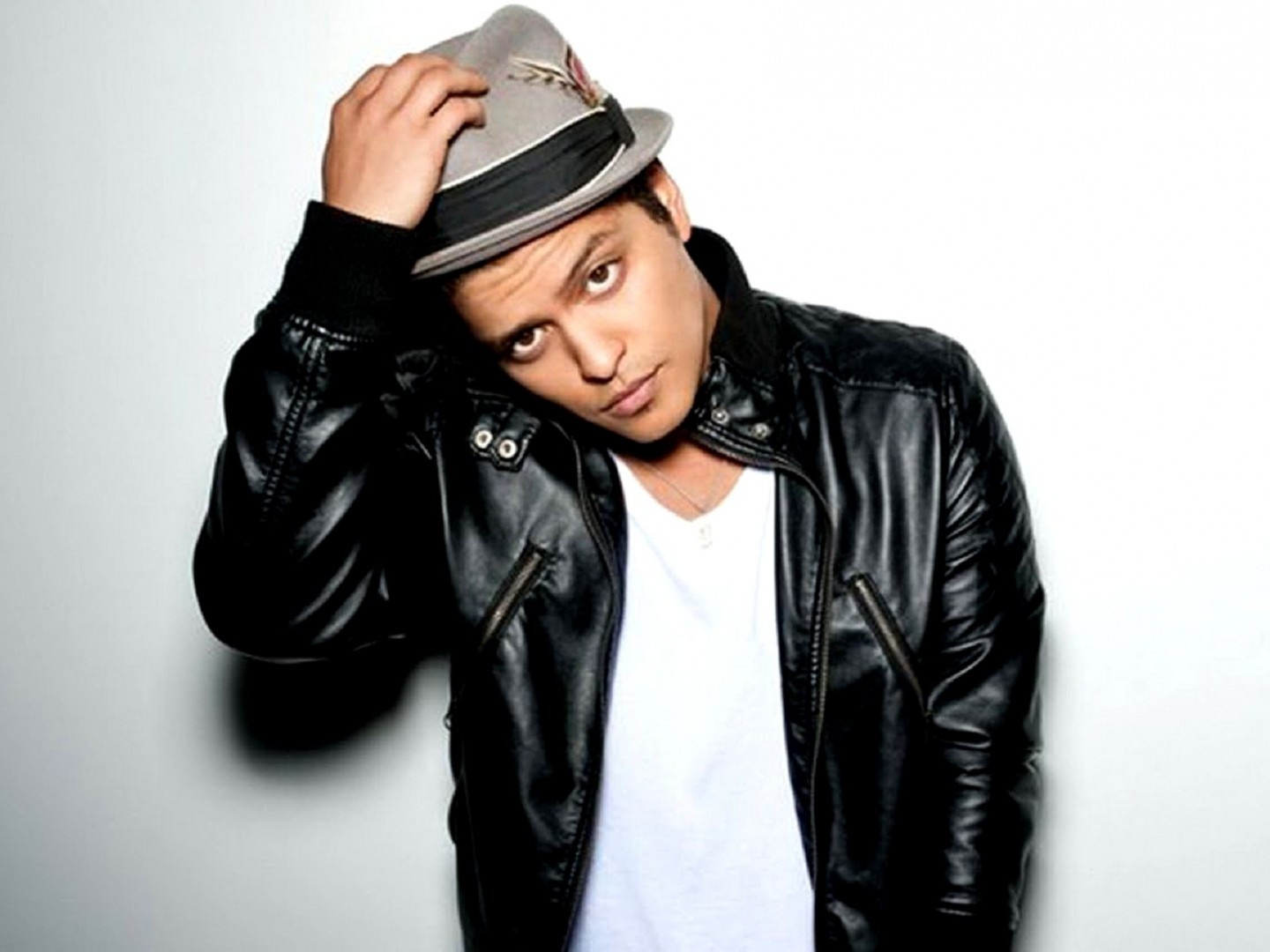 Bruno Mars đạo nhạc ảnh 1 Bruno Mars dao nhac anh 1