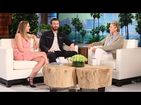 Chris Evans va Elizabeth Olsen bi choi kham anh 1