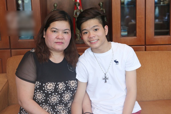 Giong ca nhi Quang Anh: Luc nao cung thay me that vi dai hinh anh