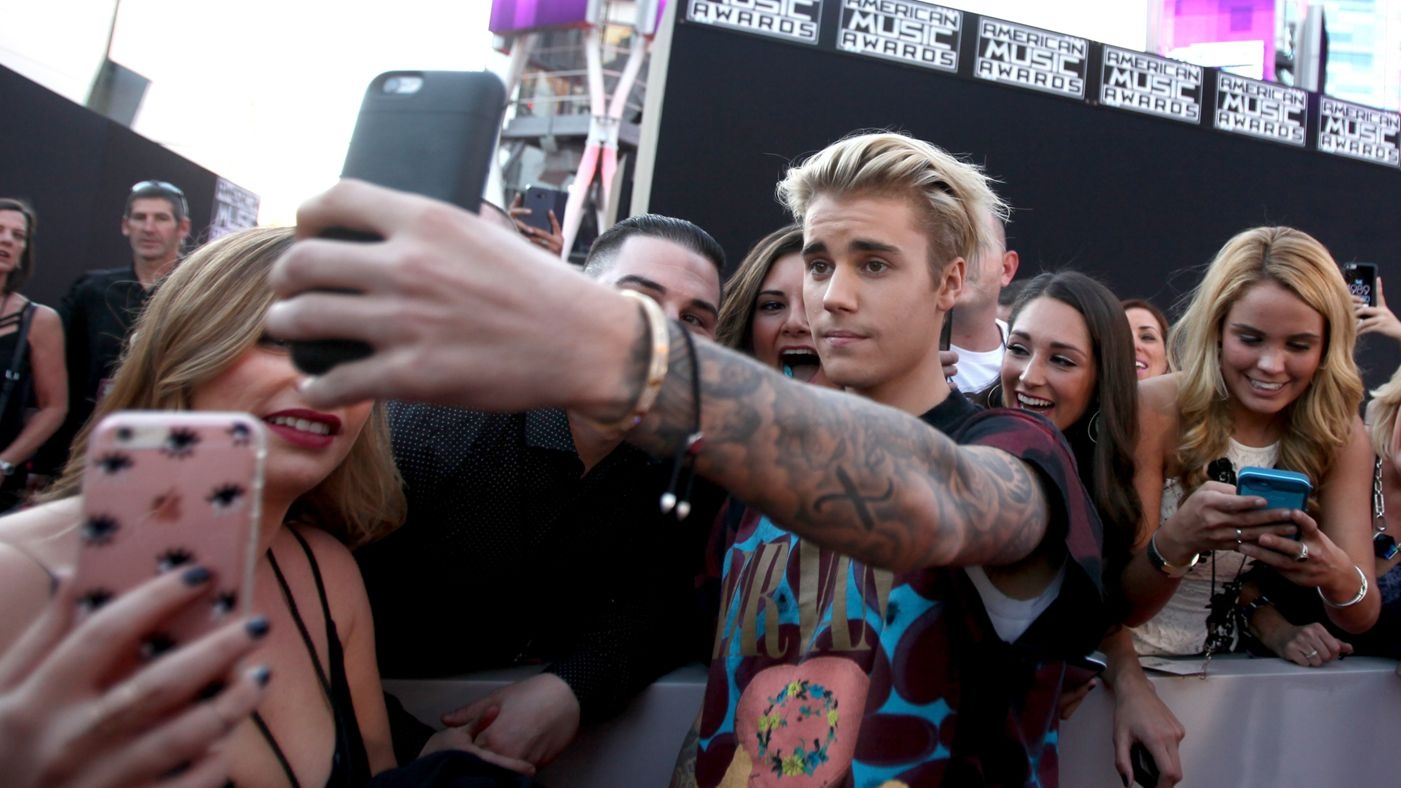 Justin Bieber: 'Toi cam thay nhu dong vat trong vuon thu' hinh anh