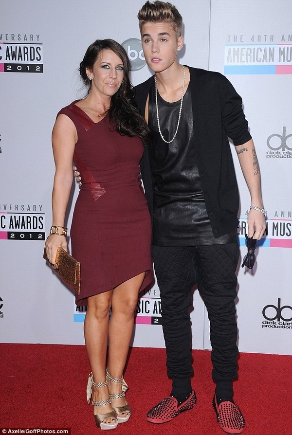 Justin Bieber bị mẹ xa lánh  ảnh 1 Justin Bieber bi me xa lanh anh 1