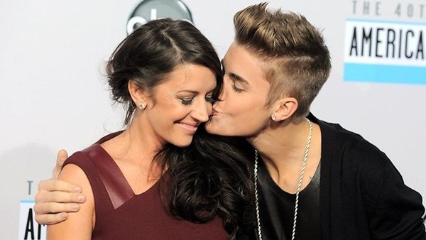 Justin Bieber cu xu ky quac sau khi bi me de xa lanh hinh anh