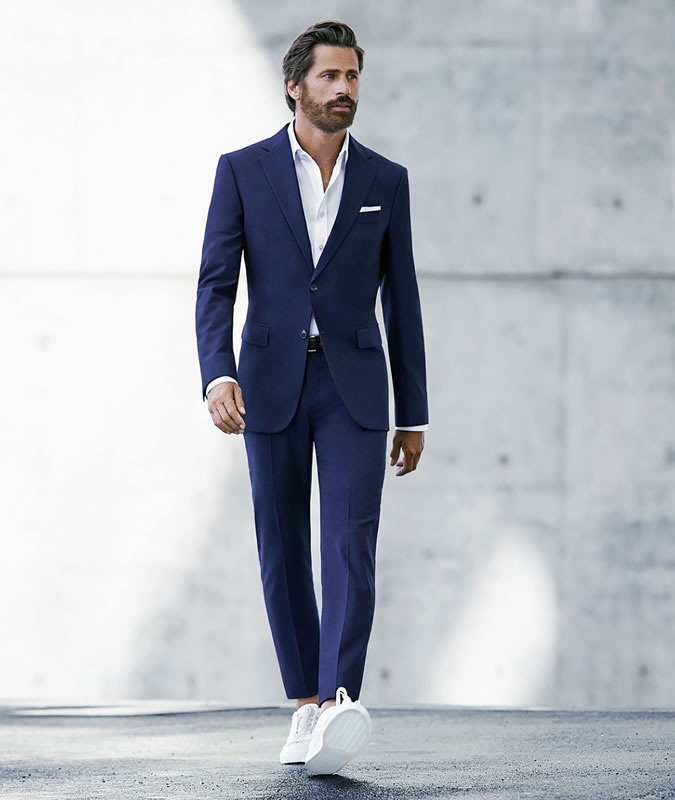 Diện suit cùng sneakers ảnh 1 Dien suit cung sneakers anh 1
