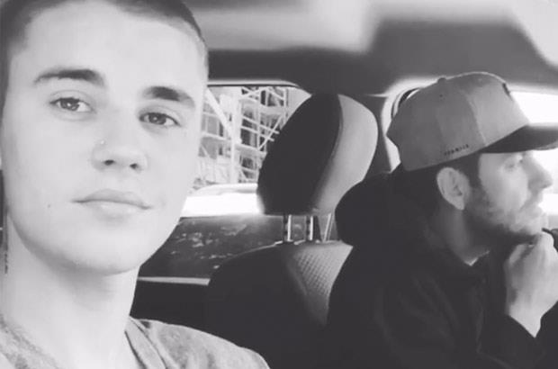 Justin Bieber cover Teardrops On My Guitar hinh anh