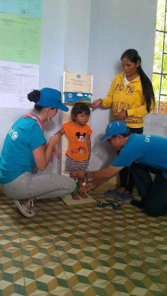 Katy Perry đi từ thiện tại Khánh Hòa ảnh 2 Katy Perry di tu thien tai Khanh Hoa anh 2