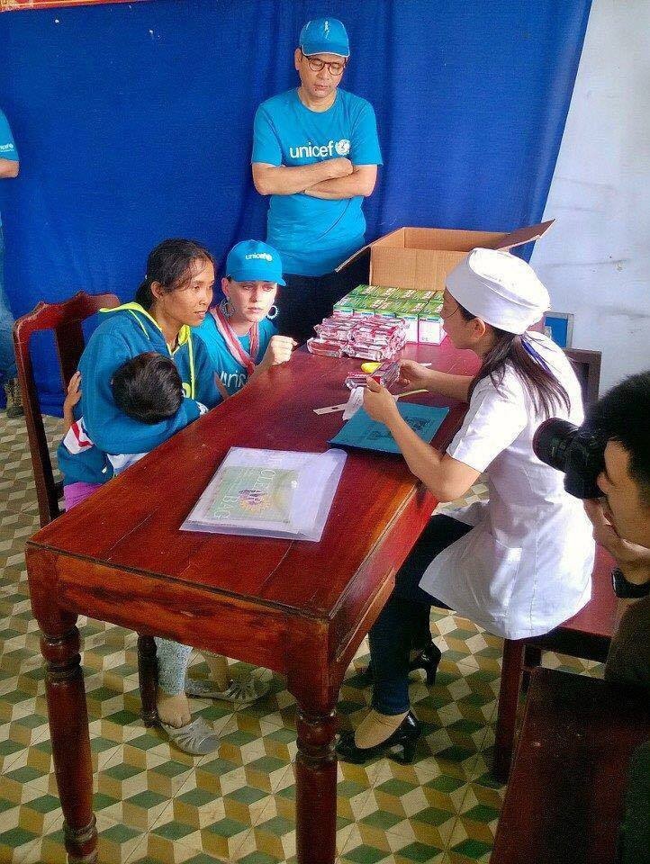Katy Perry đi từ thiện tại Khánh Hòa ảnh 4 Katy Perry di tu thien tai Khanh Hoa anh 4
