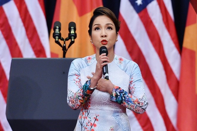 That au tri khi 'nem da' Thanh Lam, My Linh hinh anh