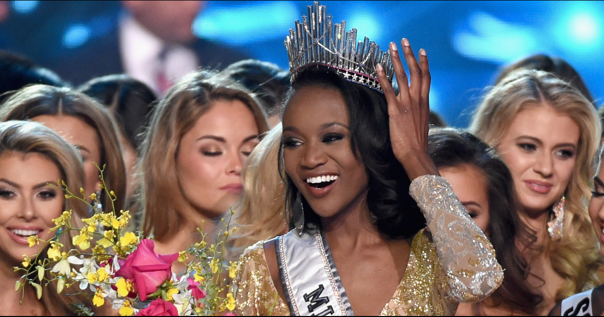 Backstreet Boys tai hop tren san khau Hoa hau My hinh anh