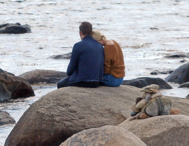 Taylor Swift khoa moi Tom Hiddleston anh 2