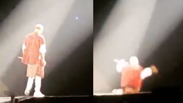 Justin Bieber ngã vì quần tụt  ảnh 1 Justin Bieber nga vi quan tut anh 1