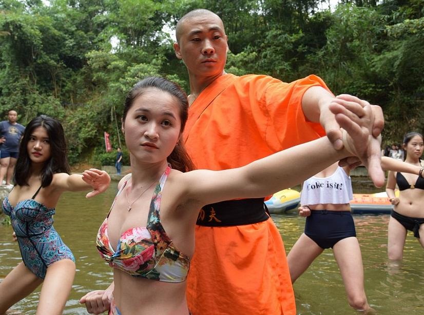 Su Thieu Lam day vo nu cuu ho gay tranh cai hinh anh