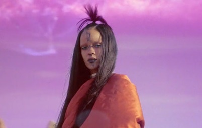 Rihanna cao long may trong MV nhac phim bom tan hinh anh