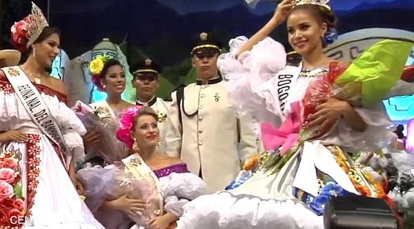 A hau cuop vuong mien tren san khau hinh anh