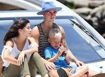 Justin Bieber di nghi cung Hoa hau Trai dat hinh anh