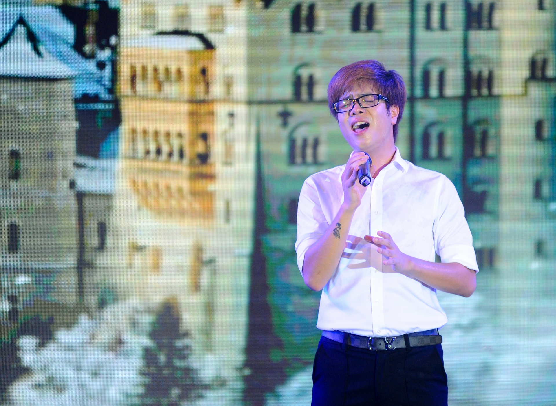 Chong co dau 8 tuoi hon khan gia Viet anh 12