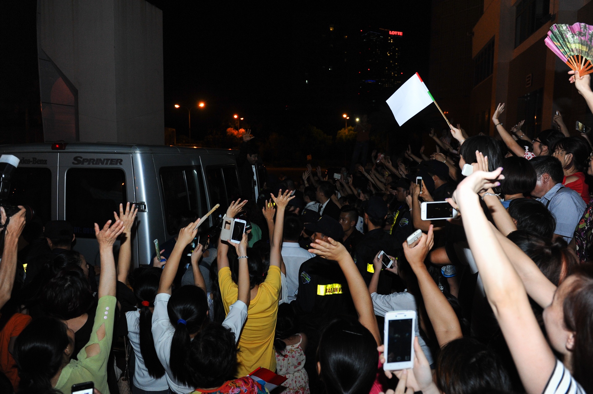 Chong co dau 8 tuoi hon khan gia Viet anh 15