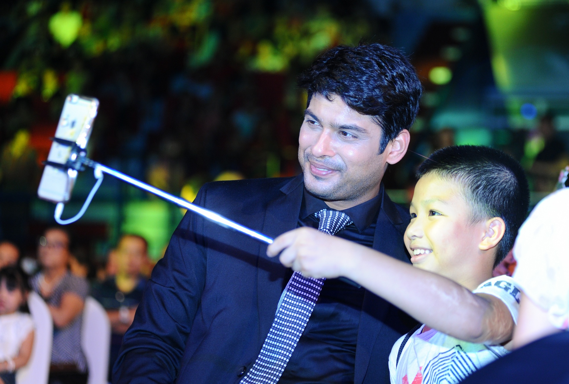 Chong co dau 8 tuoi hon khan gia Viet anh 2