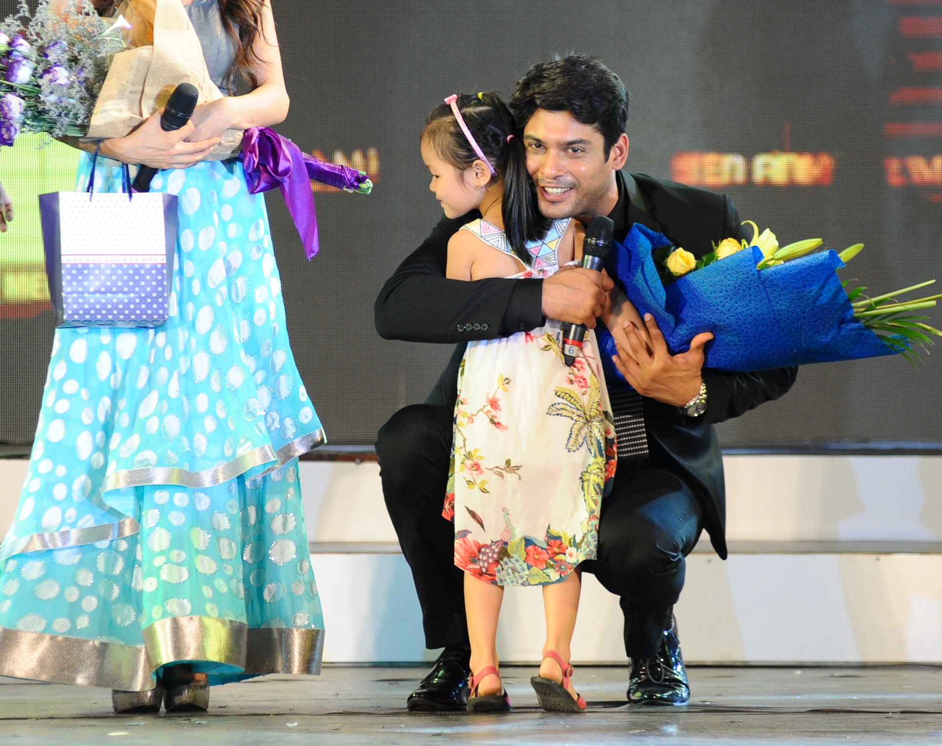 Chong co dau 8 tuoi hon khan gia Viet anh 3