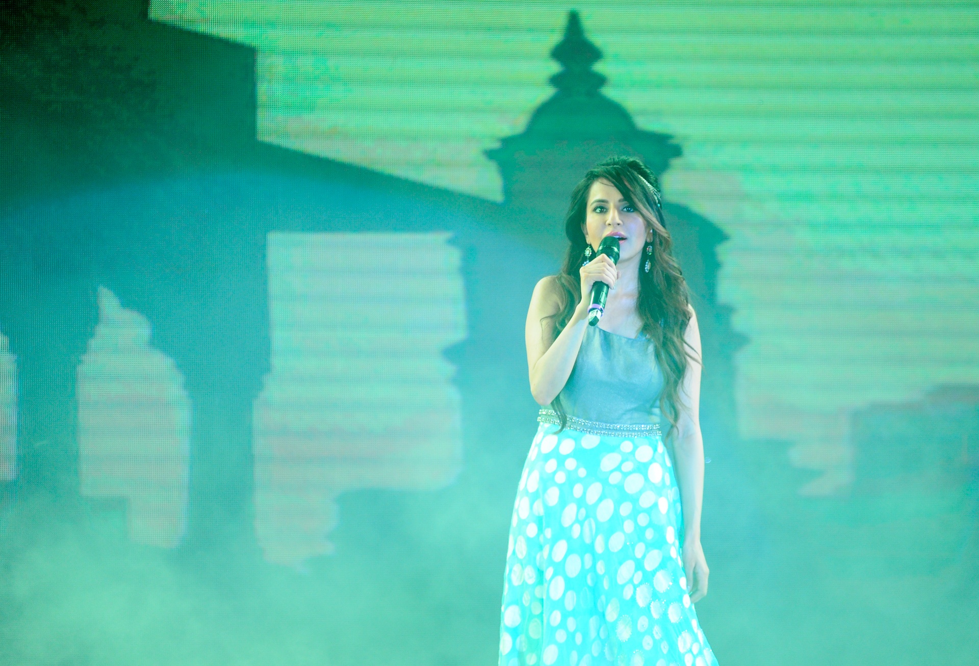 Chong co dau 8 tuoi hon khan gia Viet anh 7