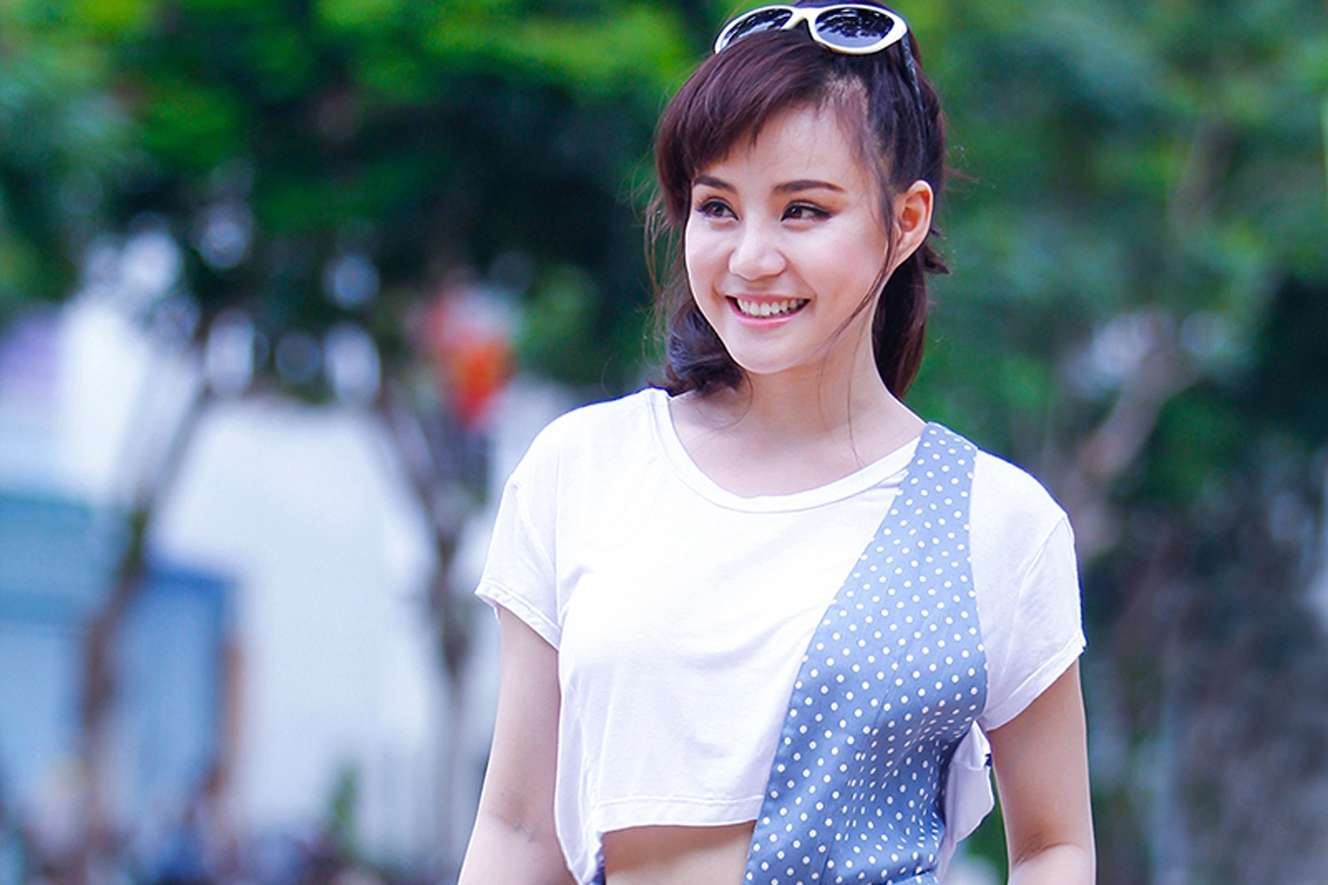 Vy Oanh an gian chieu cao voi phong cach duong pho hinh anh