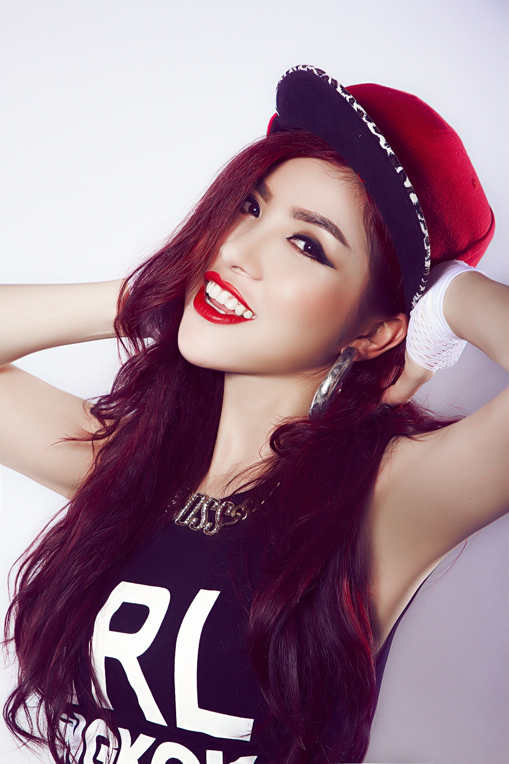 Trong bộ ảnh mới, Thuý Khanh khai thác triệt để vẻ đẹp gợi cảm của mình và đây cũng là hình ảnh cô sẽ theo đuổi trong thời gian sắp tới.