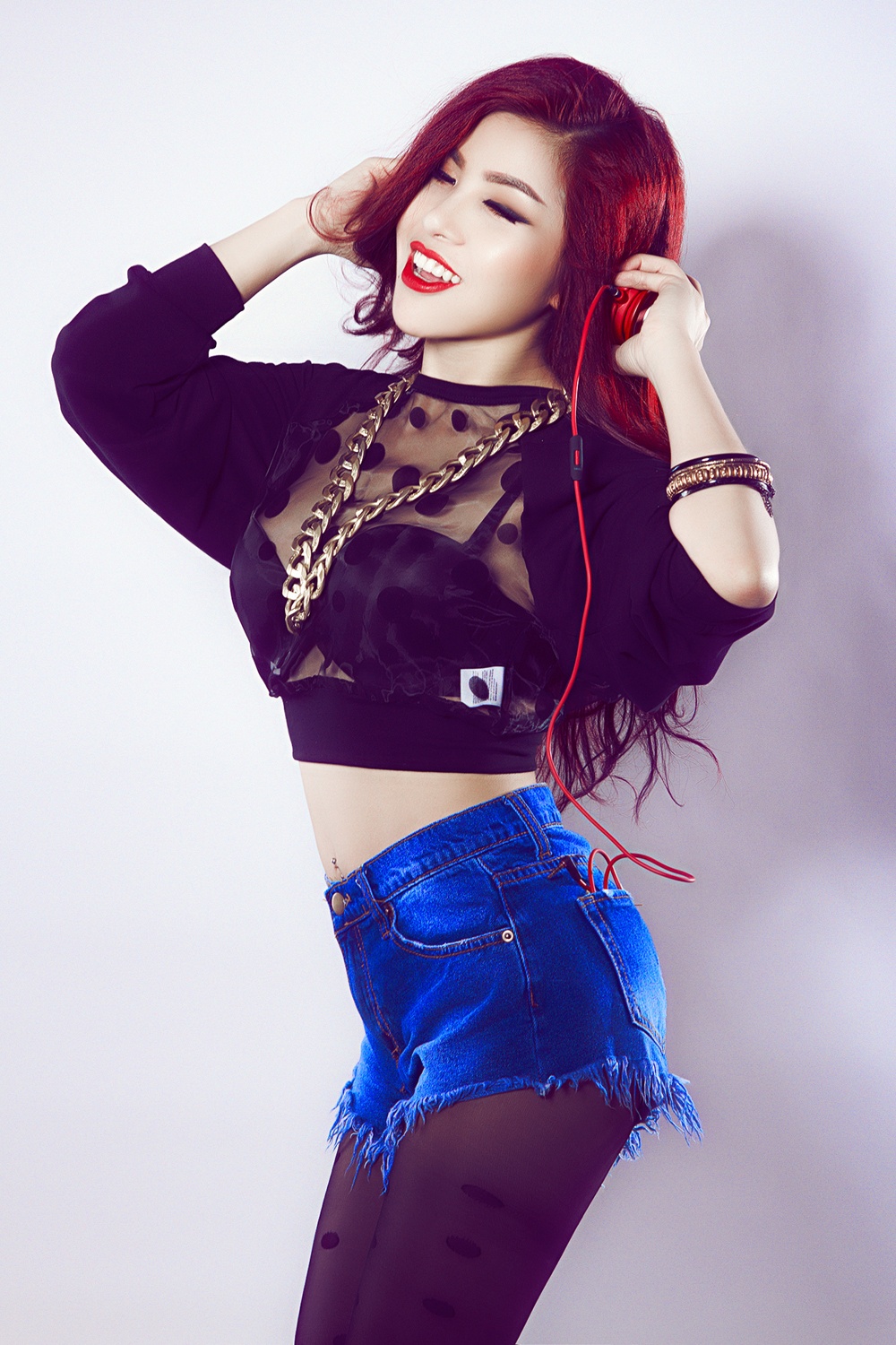 Luôn xuất hiện cùng nhau trong các sự kiện lẫn ngoài đời thường nhưng cả Thuý Khanh và Hồ Quang Hiếu đều lên tiếng phủ nhận. 