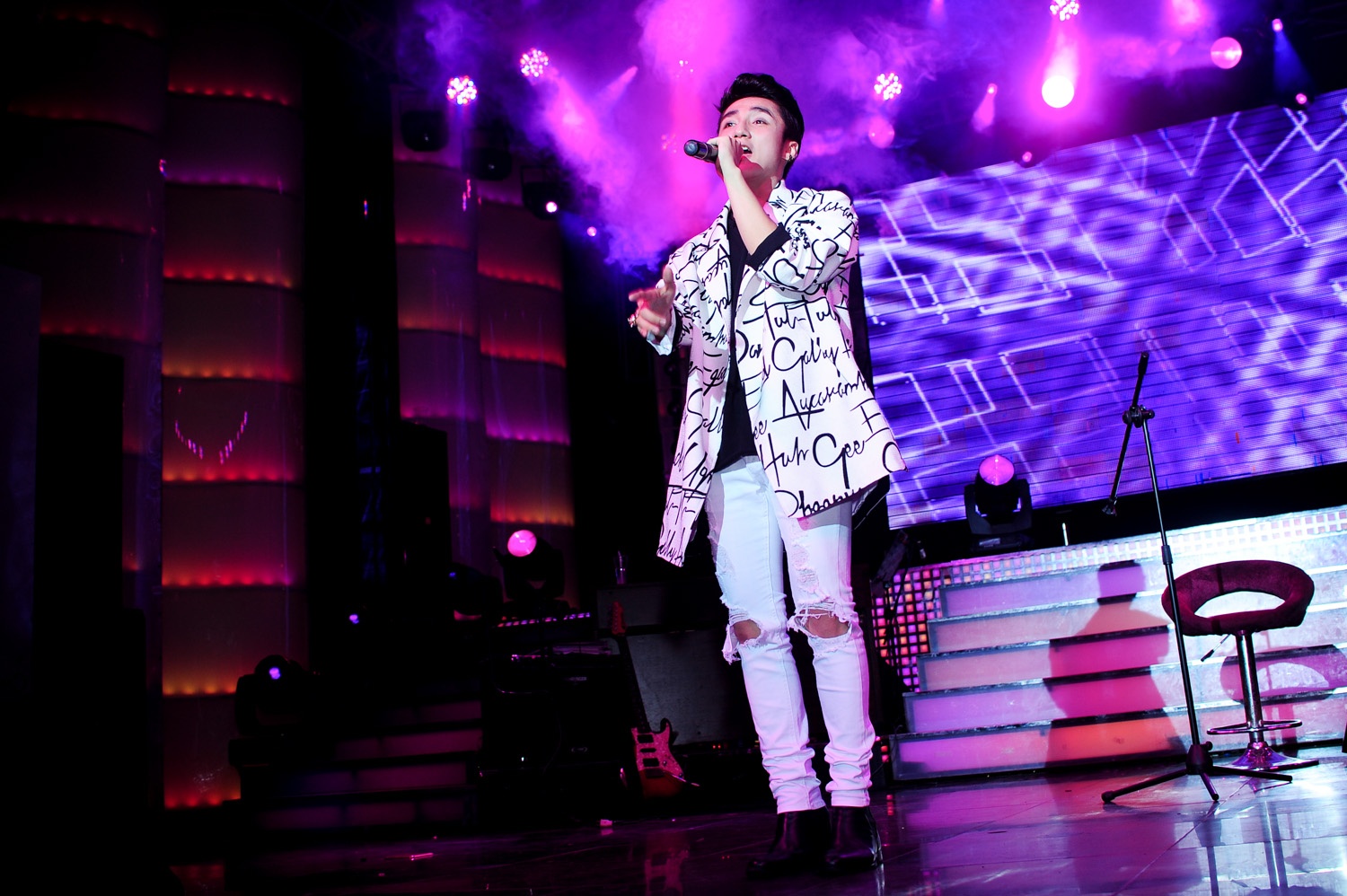 Son Tung hat 'Em cua ngay hom qua' hinh anh