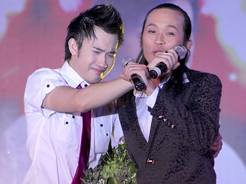 Sao Viet kem duyen khi lang xe nguoi ruot thit hinh anh