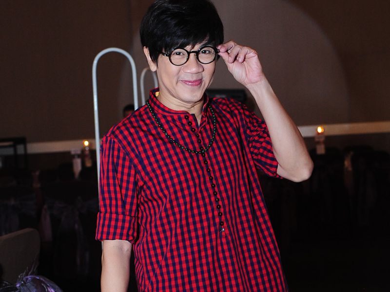 NSUT Thanh Loc mac do la mat di dam cuoi hinh anh