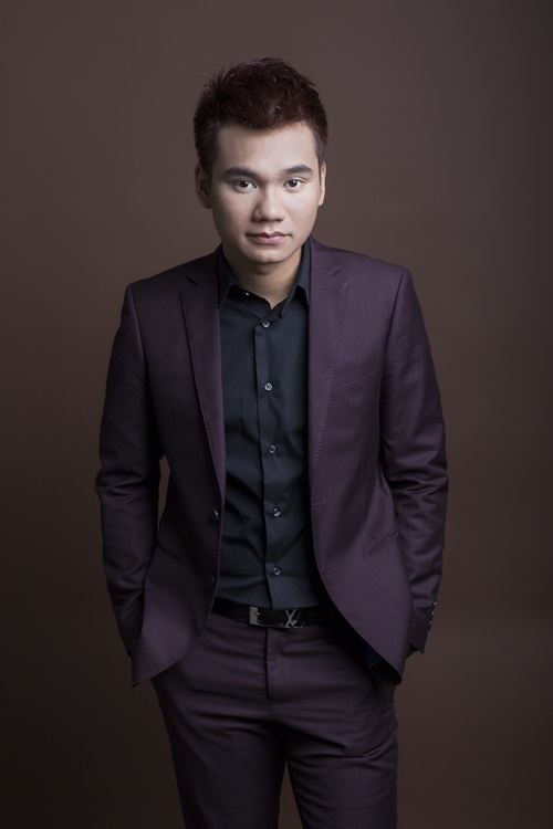 Khắc Việt.