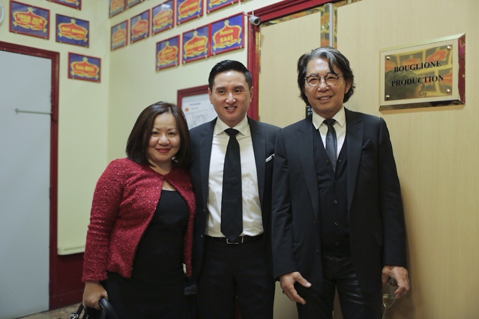 Bà Quỳnh Trang gặp gỡ nhà thiết kế danh tiếng Kenzo tại Paris.