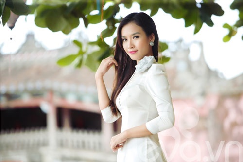 Ai Phuong hat trong Vietnam Idol hinh anh