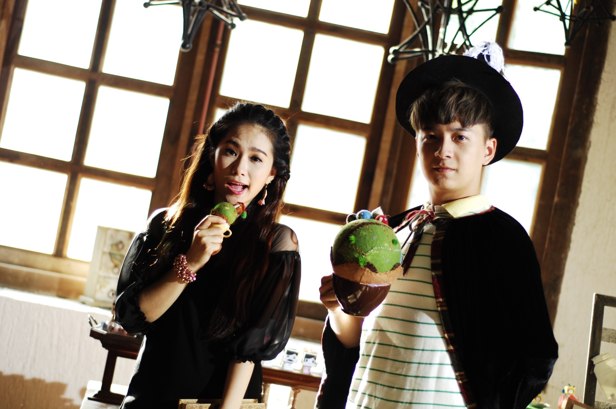 Ngo Kien Huy, Luong Bich Huu mang chuyen bua ngai vao MV hinh anh